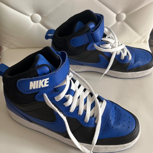 Nike Sneakers - Picture 1 of 2